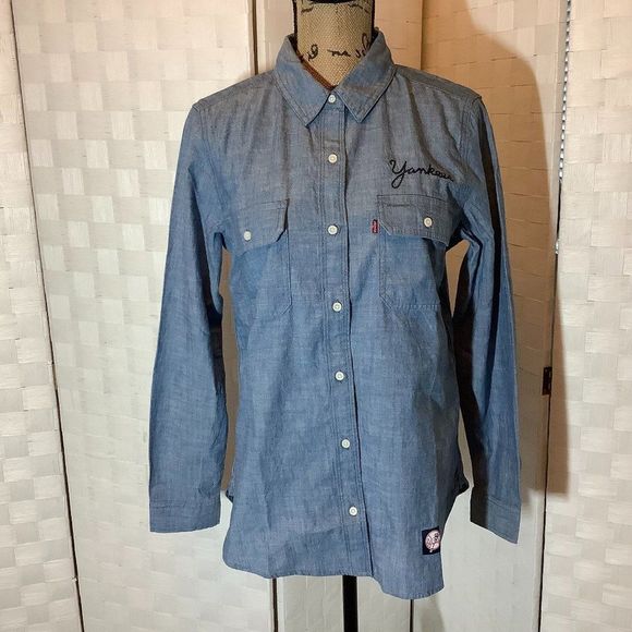 Nwt Levi's blue NY Yankees embroidered MLB blouse size medium - Picture 1 of 10